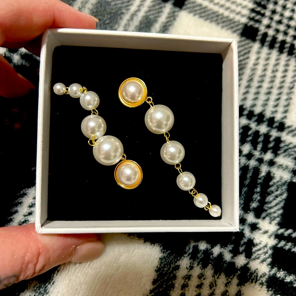 Dangly Pearl Earrings